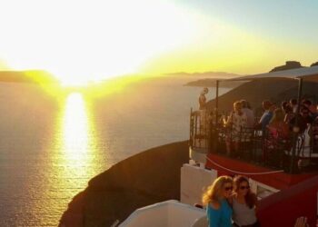 Τουρισμός: Η ακρίβεια αλλάζει τις συνήθειες στην εστίαση