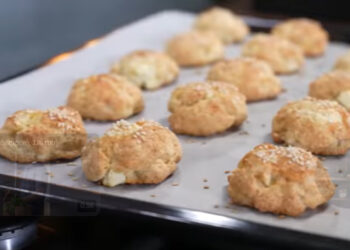 Εύκολα τυροπιτάκια σε 5′ χωρίς μίξερ