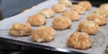 Εύκολα τυροπιτάκια σε 5′ χωρίς μίξερ