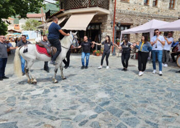 Πανηγυρίζει ο Ι.Ν. Αγ. Παντελήμονα στη Βλάστη – Ξεχωριστό και φέτος το έθιμο των καβαλάρηδων (video-φωτο)