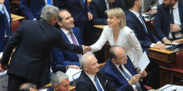 Βουλή: Δείτε live την ορκωμοσία των 300 βουλευτών