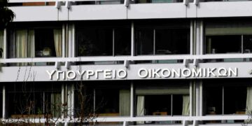 Υπουργείο Οικονομικών: Πότε και πόσα θα πάρουν νέοι, συνταξιούχοι, οικογένειες με παιδιά, δημόσιοι υπάλληλοι και ιδιοκτήτες ακινήτων