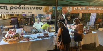 Παρουσία πλήθους κόσμου ξεκίνησε  η 17η γιορτή ροδάκινου στον Βελβεντό  (φώτο-βίντεο)