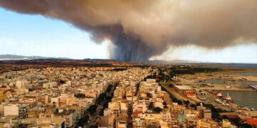Φωτιά στην Αλεξανδρούπολη: Εκκένωση οκτώ οικισμών με μήνυμα από το 112 - Κάηκαν σπίτια κι αυτοκίνητα