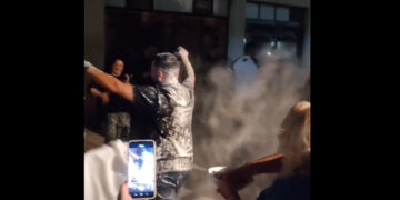 Το …αλεύρωμα του γαμπρού σε γλέντι νυφικού στους Πύργους-VIDEO