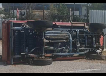 Ανετράπη φορτηγάκι - Τροχαίο ατύχημα, στο 1° χλμ. Εθνικής Οδού Κοζάνης – Λαρισας