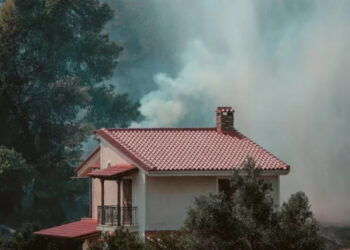 Το Δημόσιο θα επιδοτεί για το 100% της κάλυψης ζημιών σε ασφαλισμένα σπίτια και επιχειρήσεις