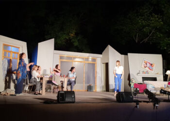 Το «Αταίριαστο ζευγάρι» παρουσιάστηκε στον κήπο του Αρχαιολογικού Μουσείου Αιανής