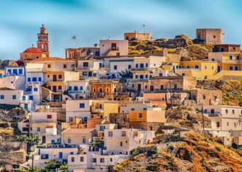 Πού θα πάνε εφέτος διακοπές οι Έλληνες – Ρεκόρ κρατήσεων για το εξωτερικό