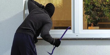 Κρυόβρυση: Άγνωστοι διέρρηξαν σπίτι για να κλέψουν και κατέληξαν να πίνουν μπύρες!