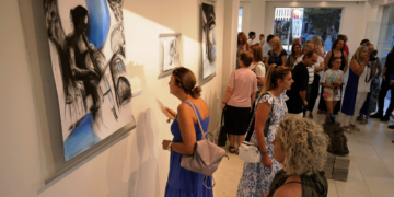 Δήμος Γρεβενών: Εγκαινιάστηκε η έκθεση «Πέρασμα στο Μαύρο-Μπλε» της Δήμητρας Λαμπρέτσα (Φωτογραφίες)