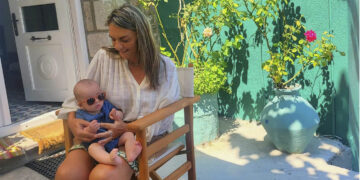 Ευτυχισμένη γιαγιά η Πέτη Πέρκα: Η συγκινητική ανάρτηση με τον εγγονό της