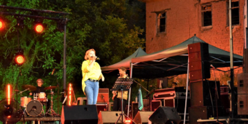 Εντυπωσίασε το κοινό η συναυλία της Γιώτας Νέγκα στον Άνω Κρανιώνα Καστοριάς