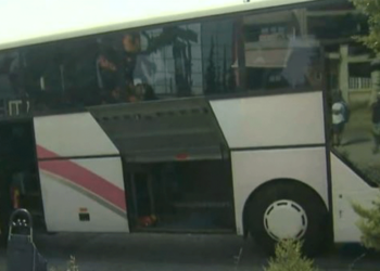 Έπιασε φωτιά "εν κινήσει" τουριστικό λεωφορείο - Πανικός στη Θεσσαλονίκη