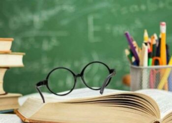 Φιλόλογος του Α.Π.Θ. παραδίδει μαθήματα