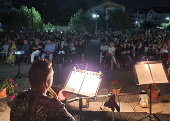 Φλώρινα: Με αφιέρωμα στον Μάνο Χατζιδάκι συνεχίστηκε το "Πολιτιστικό Καλοκαίρι" του Δήμου - Βίντεο