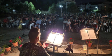 Φλώρινα: Με αφιέρωμα στον Μάνο Χατζιδάκι συνεχίστηκε το "Πολιτιστικό Καλοκαίρι" του Δήμου - Βίντεο