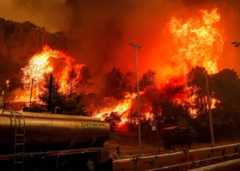 Αρχηγός Πυροσβεστικής για τις φωτιές: «Στα 32 χρόνια υπηρεσίας δεν έχω ζήσει παρόμοιες ακραίες συνθήκες»