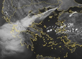 Φωτιές: 110.000 τετρ. χιλιόμετρα καλύπτει ο καπνός από τις πυρκαγιές το πρωί της Τρίτης