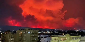 Φωτιές: Μάχη με τις φλόγες σε Ροδόπη, Καβάλα, Βοιωτία, Εύβοια, Κύθνο - Συνεχείς οι εκκενώσεις οικισμών