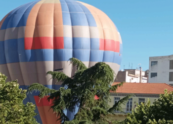 Γιατί…εμφανίστηκε το μεγάλο, εντυπωσιακό αεροστάτο στην κεντρική πλατεία Κοζάνης;-Βίντεο και φωτογραφίες
