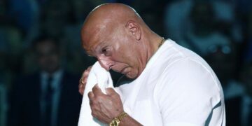 Νίκος Γκάλης: Αποθεώθηκε από 14.000 κόσμο, έκλαψε από συγκίνηση και είδε την φανέλα του να ανεβαίνει στην οροφή του ΟΑΚΑ