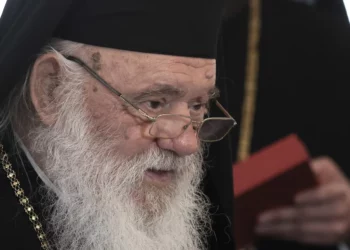 Παρέμβαση Ιερώνυμου για νέες ταυτότητες: Να έχουμε εμπιστοσύνη στην Εκκλησία και να μη δρούμε παρορμητικά