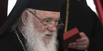 Παρέμβαση Ιερώνυμου για νέες ταυτότητες: Να έχουμε εμπιστοσύνη στην Εκκλησία και να μη δρούμε παρορμητικά