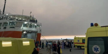 Αλεξανδρούπολη: Γέννησε στο ασθενοφόρο την ώρα που γινόταν η εκκένωση του νοσοκομείου