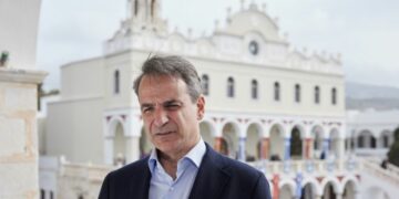 Δεκαπενταύγουστος: Στην Τήνο η κορύφωση των εορτασμών, παρών ο Κ. Μητσοτάκης - LIVE ΕΙΚΟΝΑ