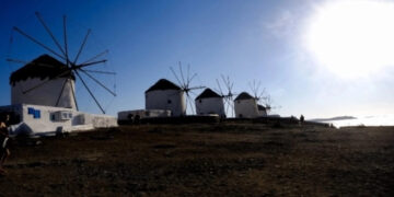 Καταγγελία Βρετανίδας για αδιανόητη αισχροκέρδεια στη Μύκονο: «Φρικτή εμπειρία, πάθαμε σοκ με τον λογαριασμό»