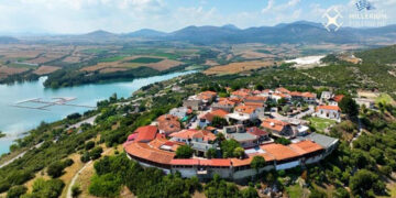 Νεράιδα: Η συγκλονιστική θέα από το ξακουστό χωριό του νομού Κοζάνης – Εκεί που έχτισαν τη νέα τους ζωή πρόσφυγες από τον Πόντο