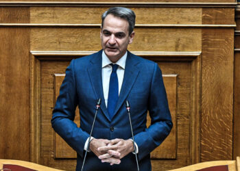 Ο Μητσοτάκης δίνει απαντήσεις για τις πυρκαγιές και προαναγγέλλει «ενέσεις» στην πολιτική προστασία