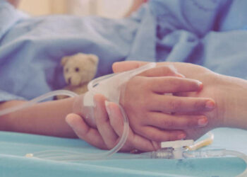 Φωκίδα: Στη ΜΕΘ το 4χρονο αγοράκι που τραυματίστηκε στο κεφάλι από σανίδα SUP σε παραλία