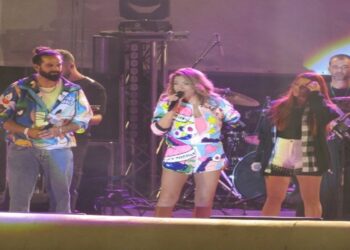 Ξεσήκωσε τον κόσμο στο River Party η Έλενα Παπαρίζου (βίντεο)