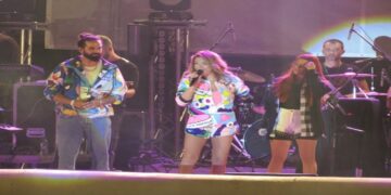 Ξεσήκωσε τον κόσμο στο River Party η Έλενα Παπαρίζου (βίντεο)