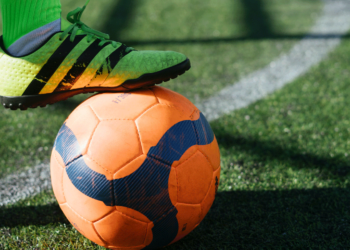 Ποδόσφαιρο αξεσουάρ: Πώς αποτρέπονται οι τραυματισμοί σε έναν αγώνα ποδοσφαίρου;