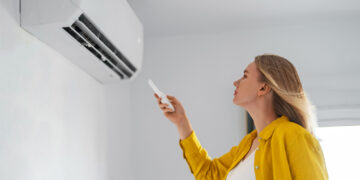 Πόσο ρεύμα καίει το κλιματιστικό μας και σε πόσα ευρώ «μεταφράζεται» η χρήση του