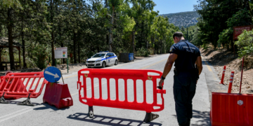 Προσπαθούσαν να ανέβουν στην Πάρνηθα με 19 αναπτήρες και 2 σπρέι οι συλληφθέντες στο Μενίδι