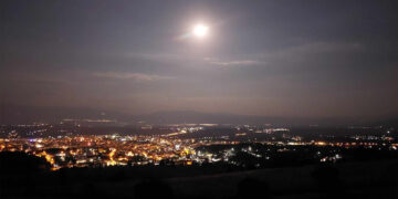 Κοζάνη: Μαγευτικό ολόγιομο φεγγάρι και νυχτερινή εξόρμηση στα μονοπάτια του Αη Λιά έκανε ο Σ.Ε.Ο