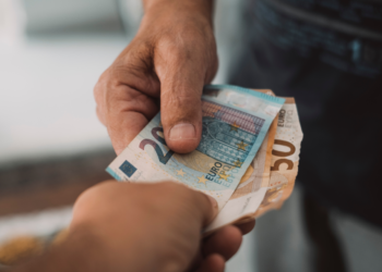 Εφορία: «Σκανάρονται» οι δωρεές χρημάτων σε συγγενείς