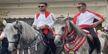 Εντυπωσίασαν και εφέτος οι Καβαλάρηδες του Δεκαπενταύγουστου στη Σιάτιστα