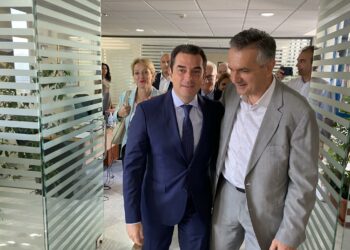 Τείχος υποστήριξης Κασαπίδη από την κυβέρνηση- Σκρέκας: «Στηρίζουμε τον καλύτερο άνθρωπο για να υλοποιήσει τη στρατηγική μας»- VIDEO