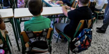 Προσλήψεις αναπληρωτών: Αντίστροφη μέτρηση για την πρόσκληση του υπουργείου Παιδείας