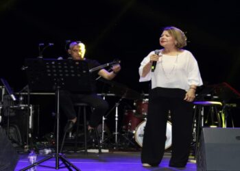 Πίτσα Παπαδοπούλου και Στέλιος Διονυσίου ταξίδεψαν μουσικά το κόσμο των Σερβίων