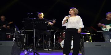 Πίτσα Παπαδοπούλου και Στέλιος Διονυσίου ταξίδεψαν μουσικά το κόσμο των Σερβίων