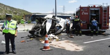 Χαλκιδική: Τροχαίο δύο ΙΧ με 3 γυναίκες τραυματίες – «Τούμπαρε» το αυτοκίνητο