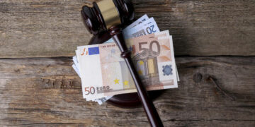 Υπουργείο Δικαιοσύνης: Θα καταβάλλουν 1.200€ οι δικηγόροι για να ζητήσουν αναβολή