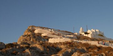 Δεκαπενταύγουστος: Το Μοναστήρι της Παναγίας στη Φολέγανδρο