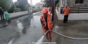 Δυνάμεις της Περιφέρειας Δυτικής Μακεδονίας και εθελοντικές ομάδες στις πληγείσες περιοχές- Εικόνες σοκ από τη Θεσσαλία- Συνεχίζεται η συγκέντρωση υλικού σε όλες τις Π.Ε.(VIDEO)